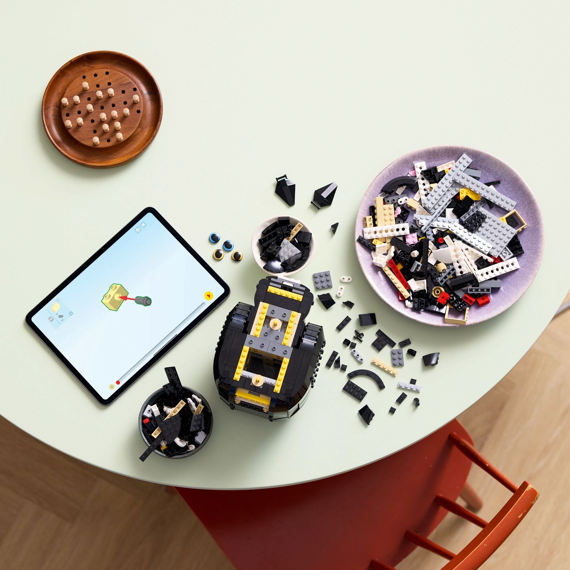 LEGO Ideas Tuxedo Cat 21349 - Image 2