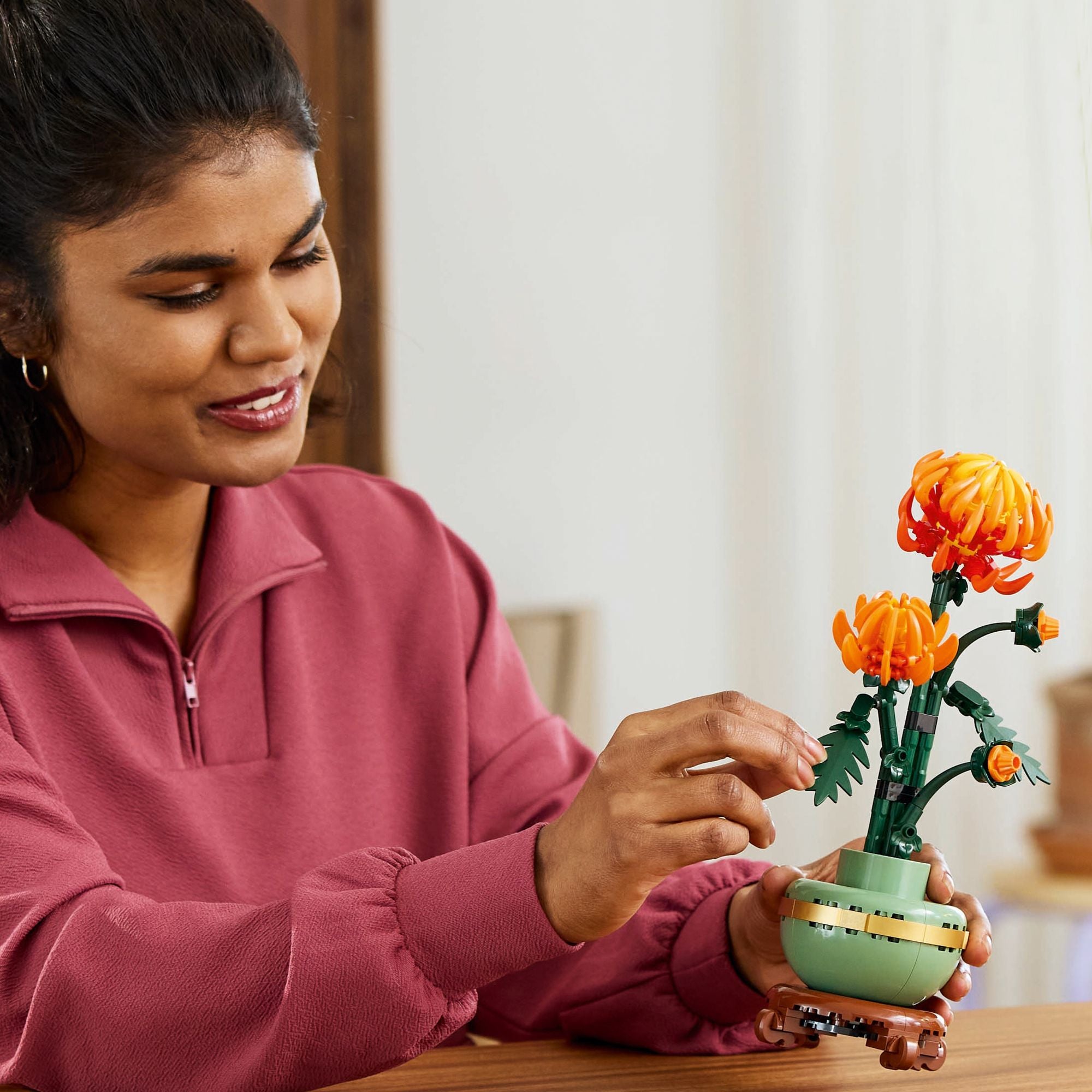 LEGO Icons Chrysanthemum 10368 - Image 3