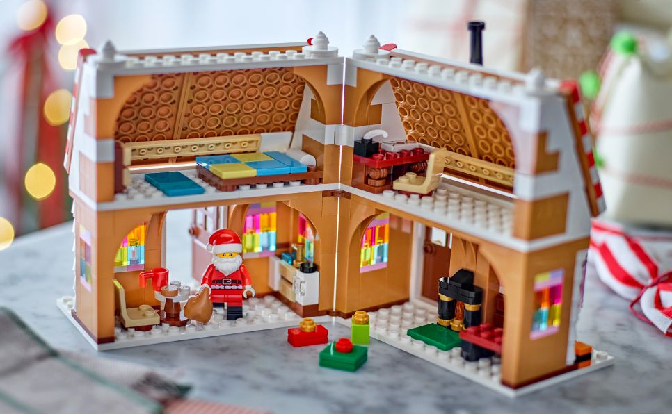 LEGO Festive Gingerbread House 40809 - Image 3