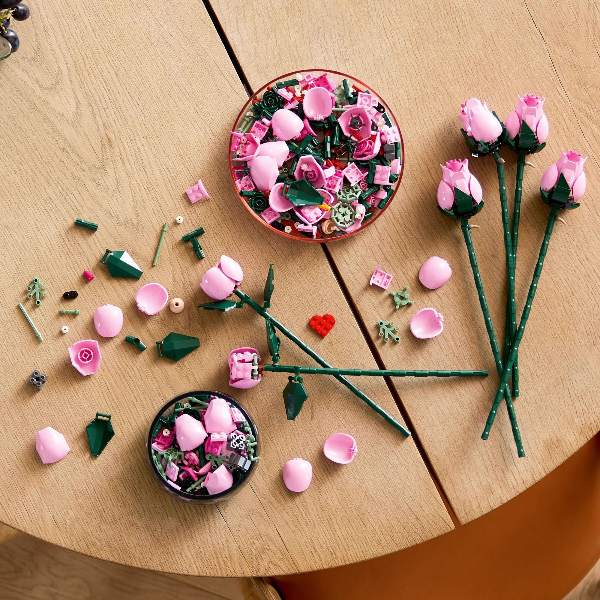 LEGO Botanicals 10374 Bouquet of Pink Roses - Image 3