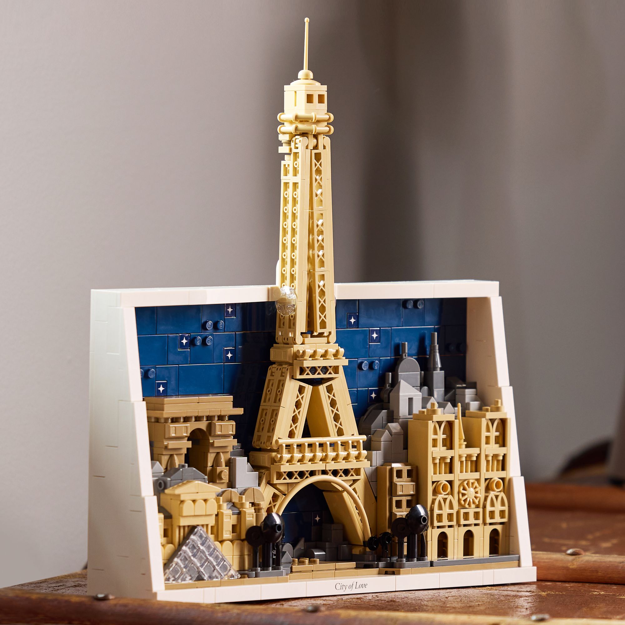LEGO Architecture Paris City of Love 21064 - Image 5