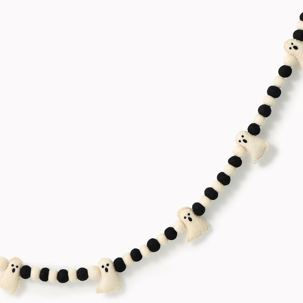 Black and White Ghost Felt Garland - Image 3