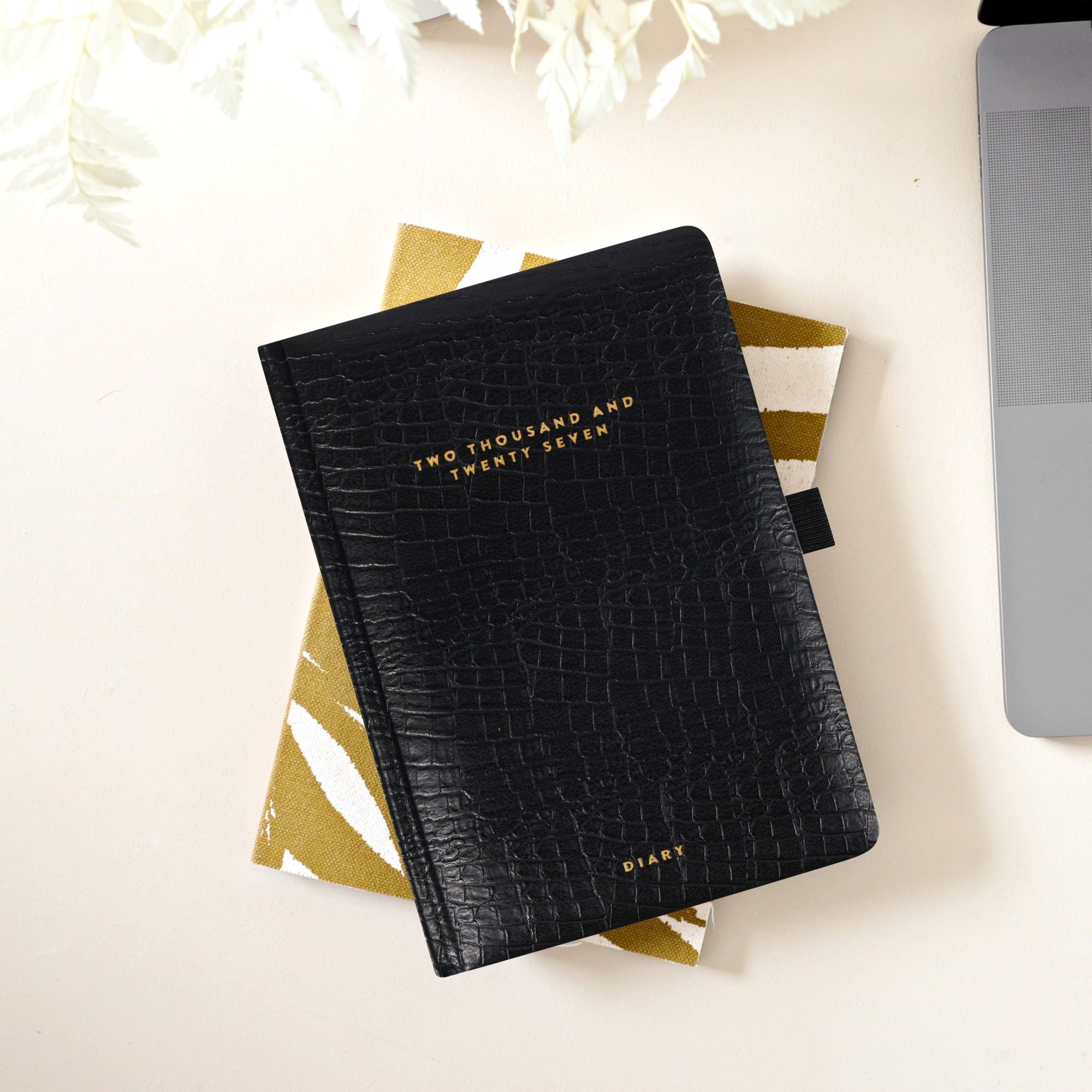 2027 Scribble & Dot - Prism Croc - Week-to-View Planner - Image 2