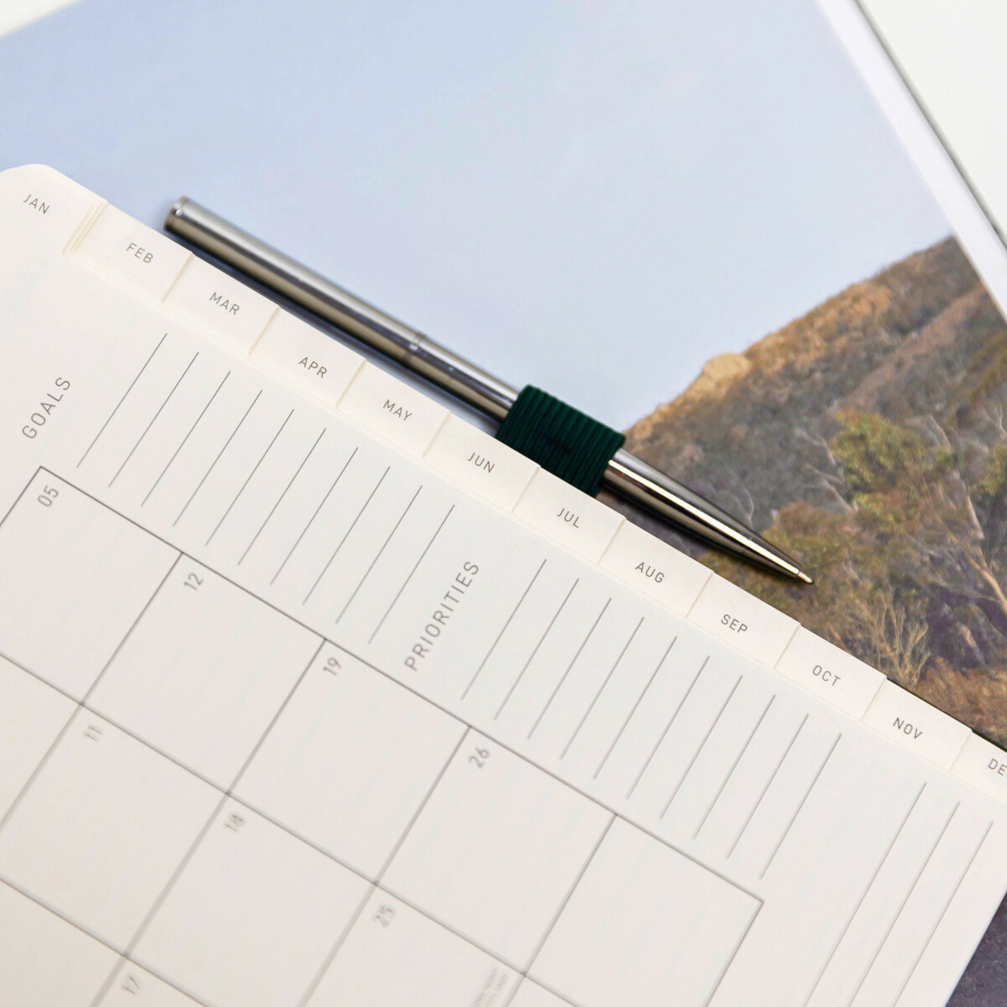 2027 Scribble & Dot - Prism Croc - Week-to-View Planner - Image 3