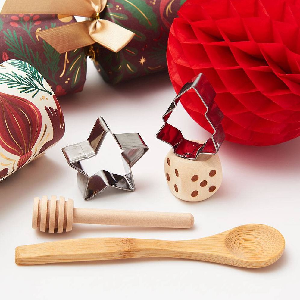 Elegant Holiday Crackers - Image 3